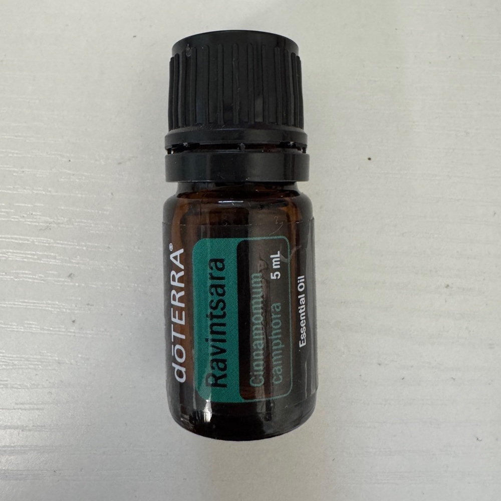 doTERRA Ravintsara Essential Oil with Black Cap